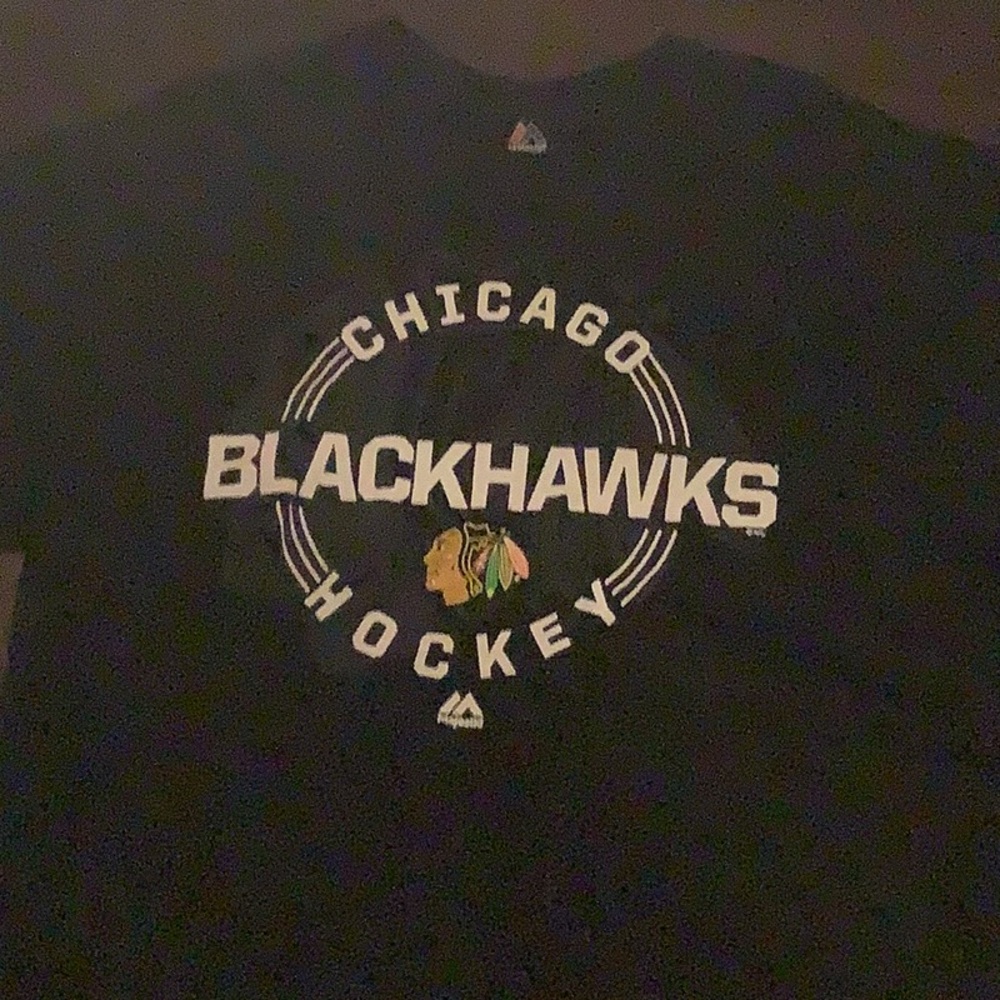 Men’s XL Chicago BlackHawks black tee-shirt